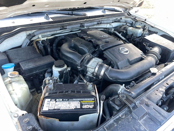 2012-nissan-frontier-sv-image-8