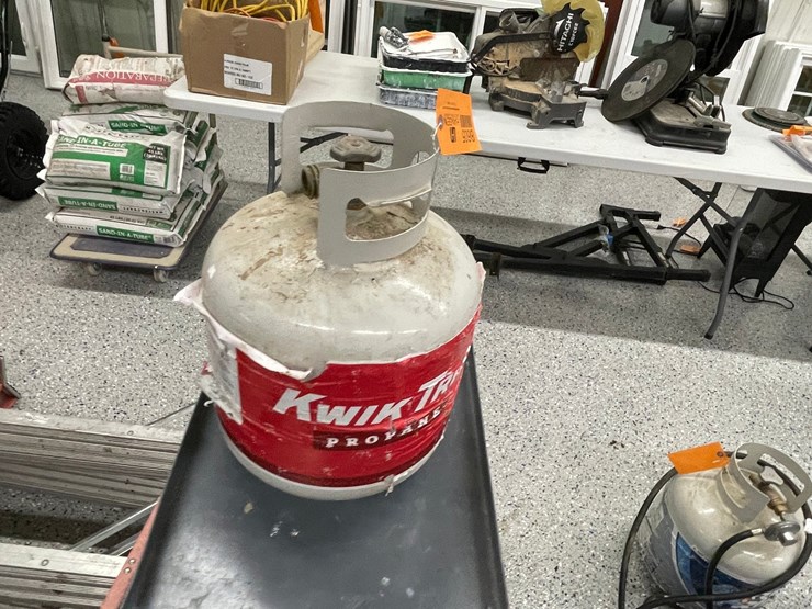 #8605-•-propane-tank-image-3