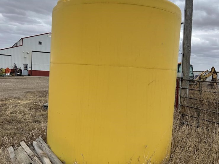 3,000-gallon-yellow-tanks-image-1