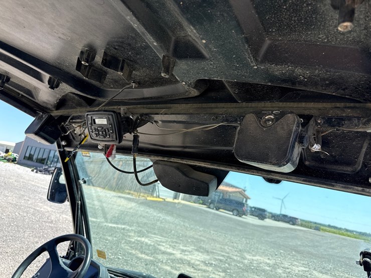2023-john-deere-gator-image-29