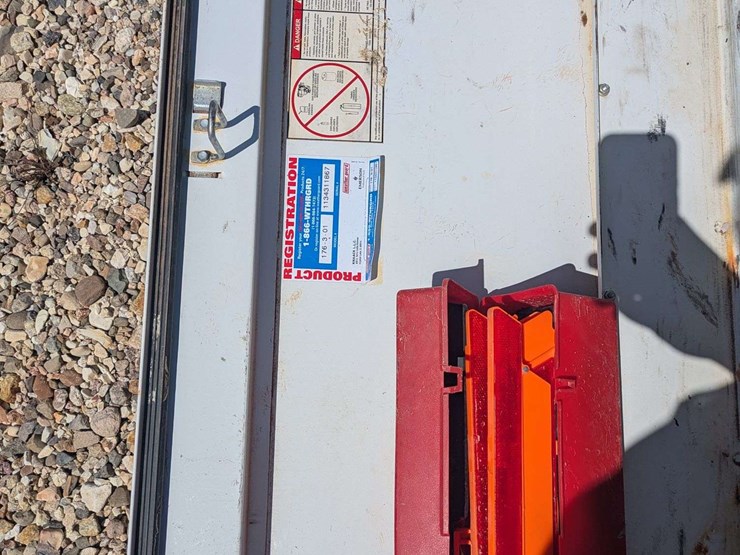 weather-guard-truck-toolbox-+-emergency-triangles-image-2