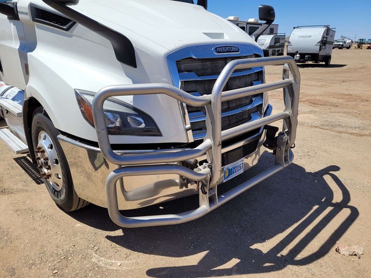2019-freightliner-cascadia-116-image-3