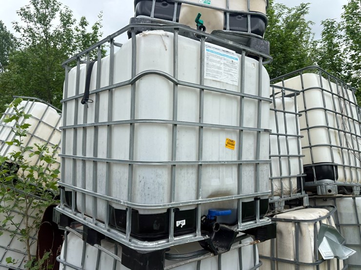 #23983-•-lot-of-(13)-poly-tanks-w/-cage-image-9