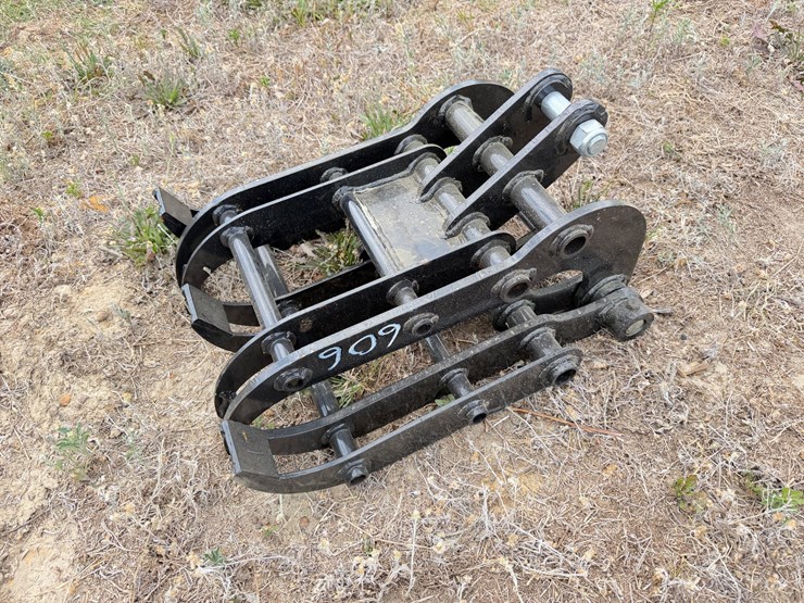 #606-•-16"-mini-excavator-thumb-attachment-image-2