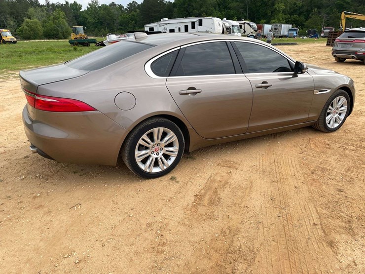 2017-jaguar-xf-4-door-sedan-(87,398-miles)-image-3