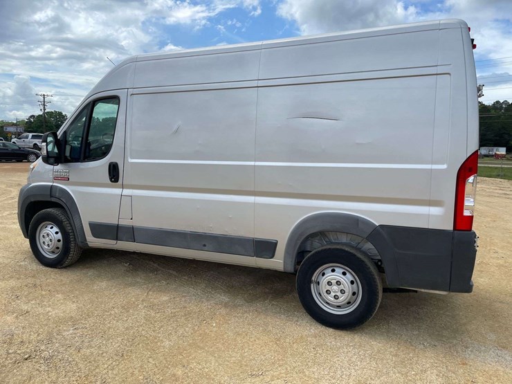 2018-ram-promaster-2500-image-2
