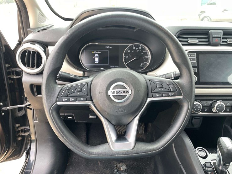 2021-nissan-versa-sv-4-door-sedan-(131,852-miles)-image-12