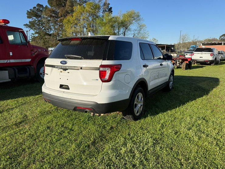 2017-ford-explorer-image-3