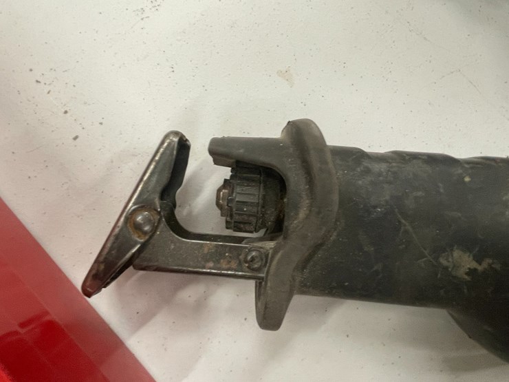 #8615-•-milwaukee-corded-sawzall-image-13