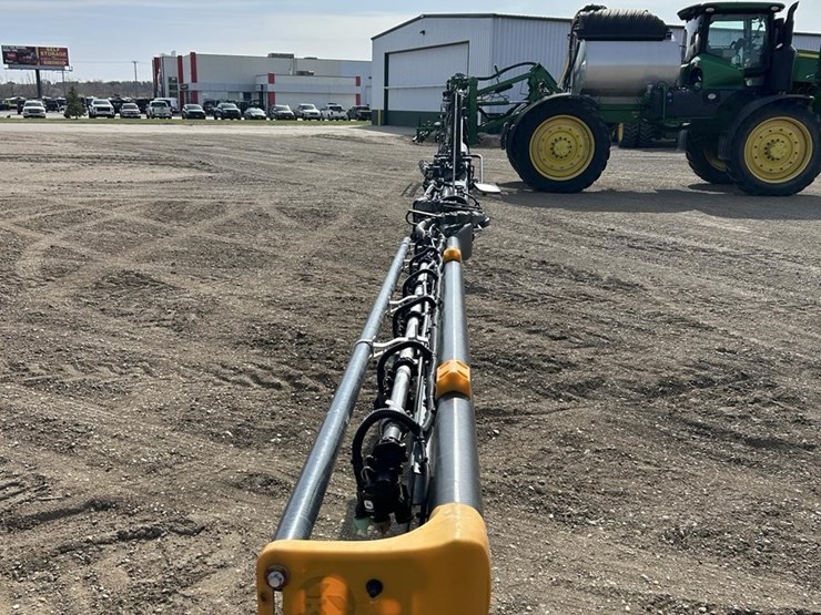 2020-john-deere-r4045-image-112
