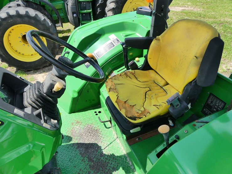 2014-john-deere-6115d-image-10