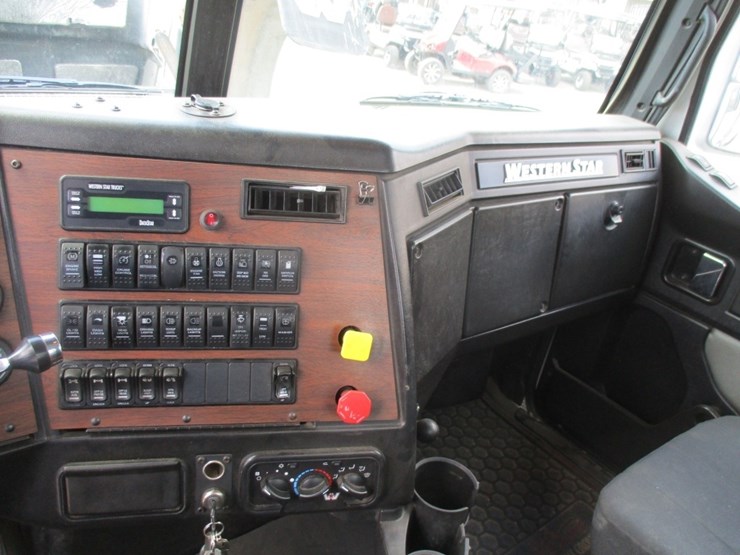2019-western-star-w4900-image-10