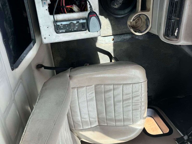 2001-mack-ch613-image-20