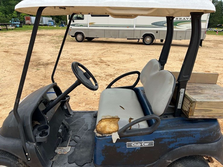 club-car-2-seater-gas-golf-cart-(2,403-hours)-image-10