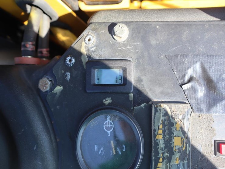 hustler-zt-zero-turn-mower-image-16