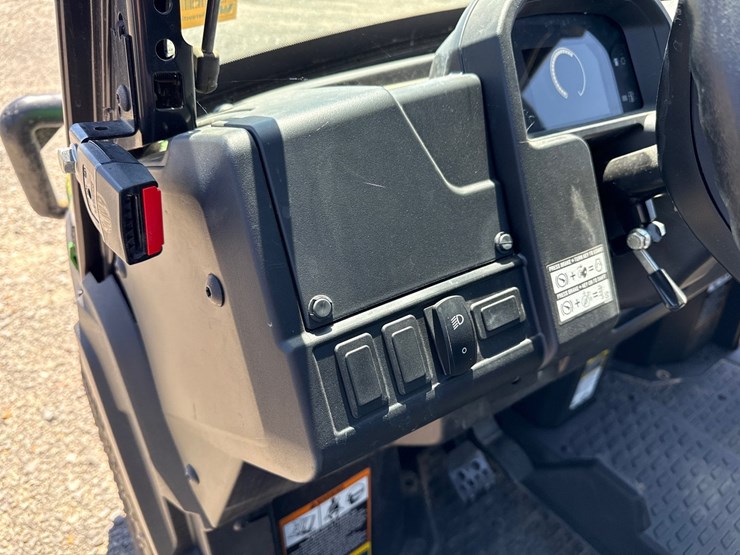 2025-john-deere-gator-image-26