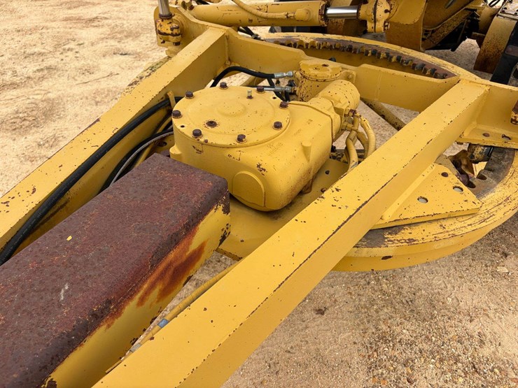 caterpillar-120-image-28
