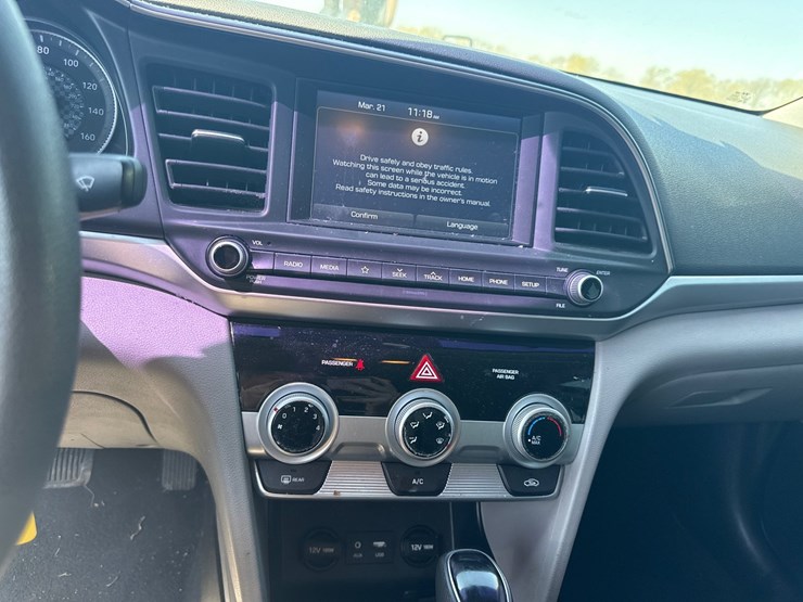 #42717-•-2019-hyundai-elantra-sedan-kmhd84lf4ku743043-inv#-42717-image-26