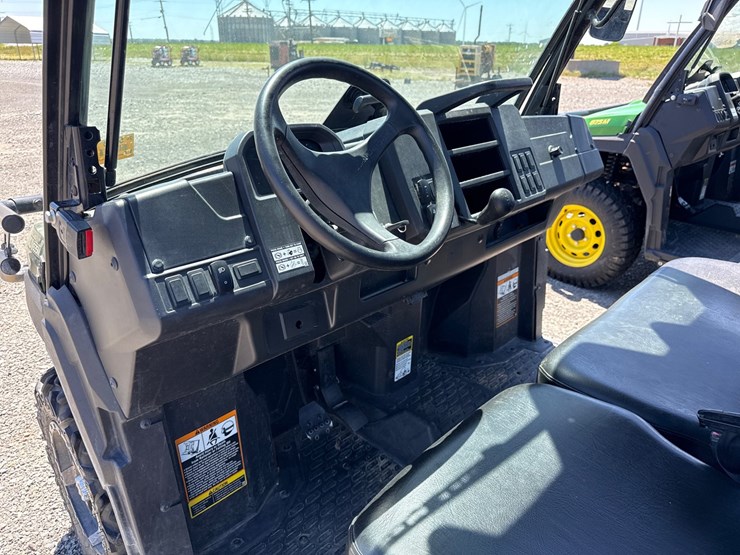 2023-john-deere-gator-image-17