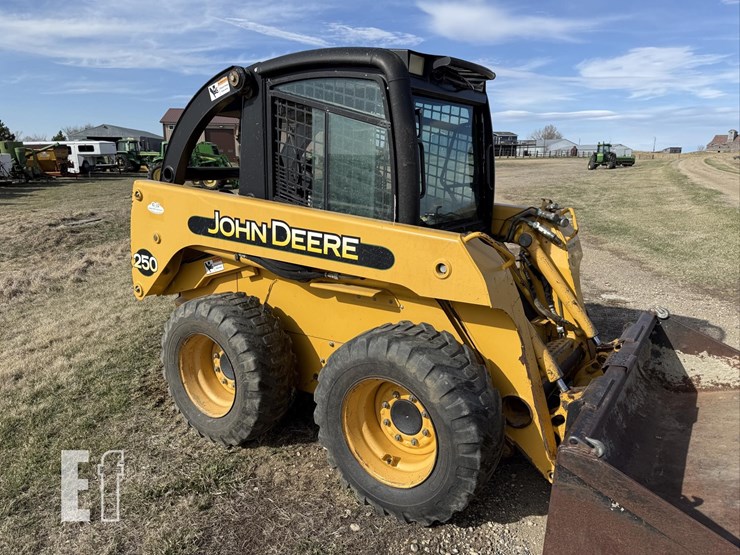 deere-250-image-3