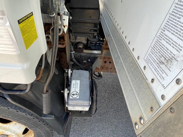 #3278-•-2017-isuzu-n-series-straight-truck-(has-wi-title)-image-36