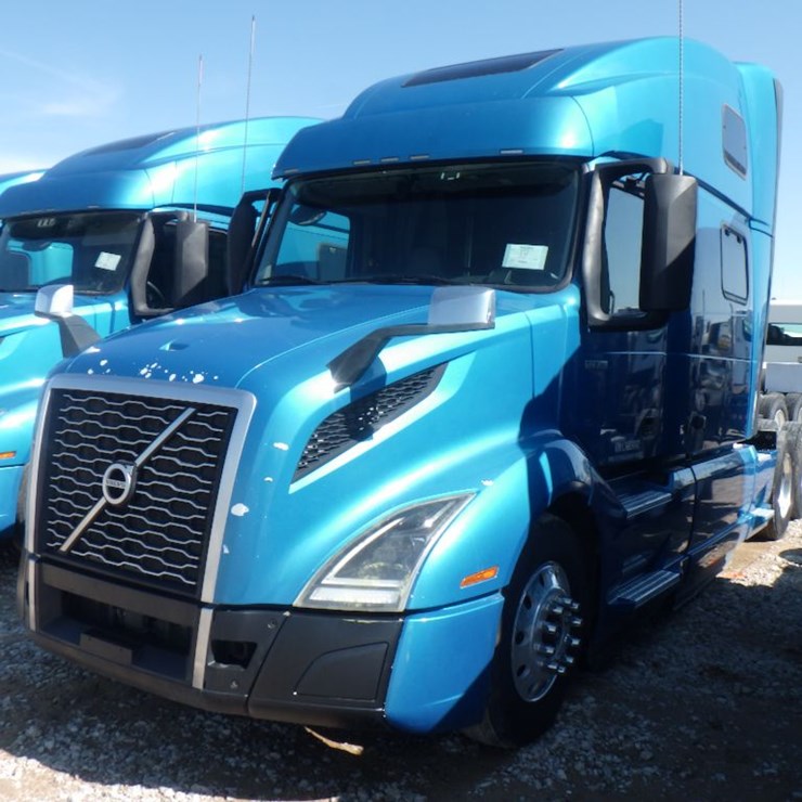 2020 VOLVO VNL860