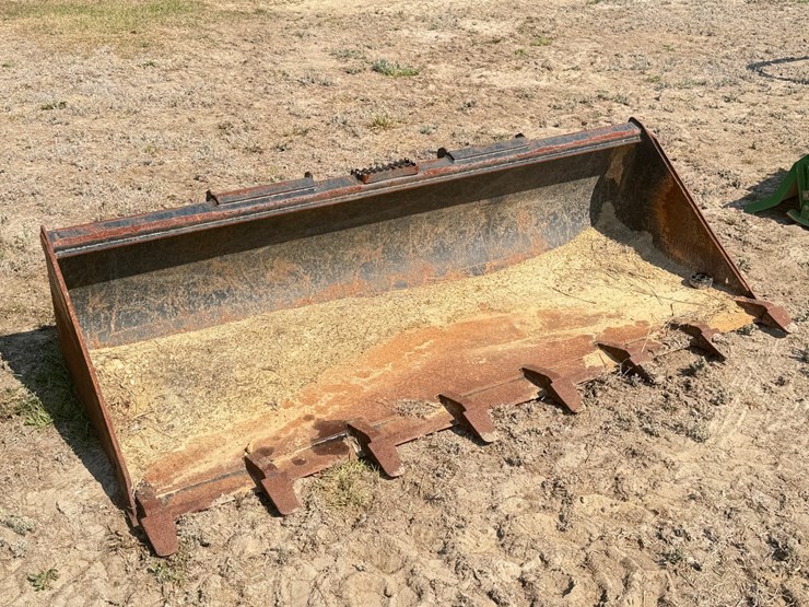 #557-•-john-deere-t84---7’-skid-steer-bucket-image-1