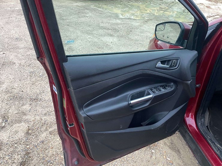 2017-ford-escape-se-image-9