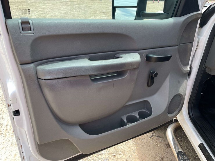 2013-chevrolet-silverado-2500hd-image-9