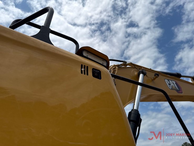 2021-caterpillar-325-image-31