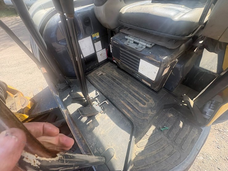 new-holland-e50b-image-54