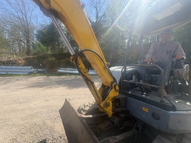 new-holland-e50b-image-35