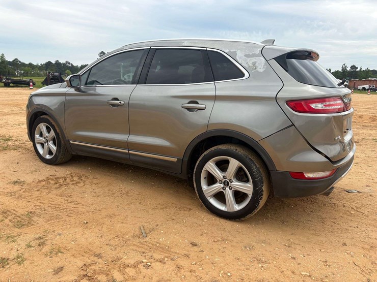 2016-lincoln-mkc-premier-4-door-suv-(128,646-miles)-image-2