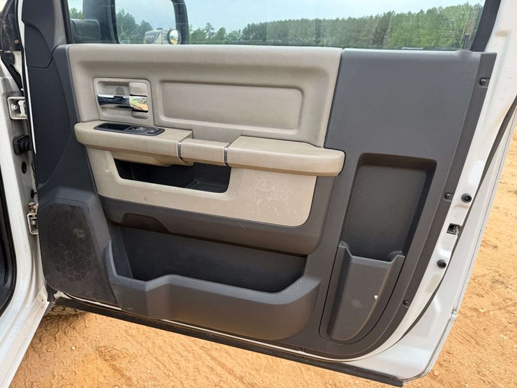 2011-dodge-ram-1500-image-17