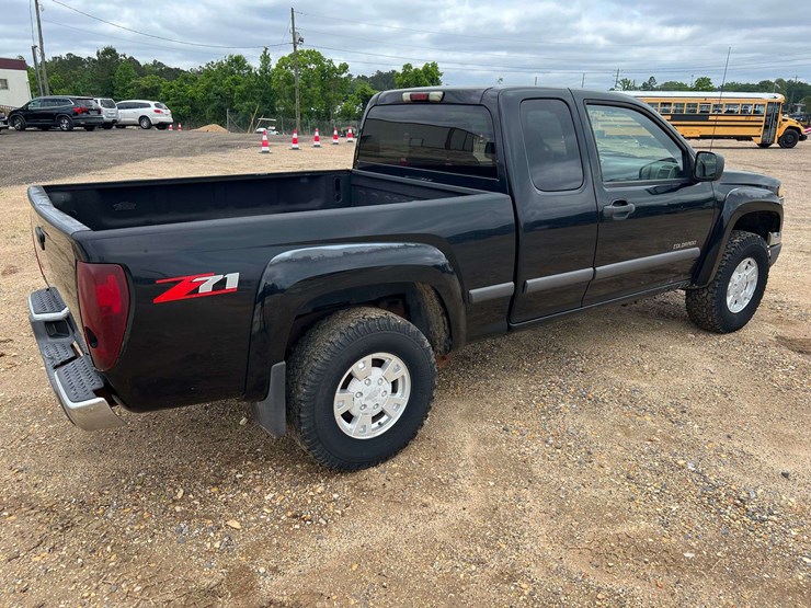 2004-chevrolet-colorado-ls-image-3