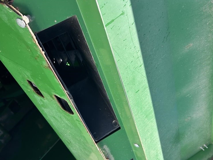 2016-john-deere-l340-image-22