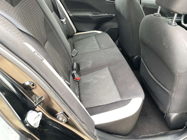 2021-nissan-versa-sv-4-door-sedan-(131,852-miles)-image-16