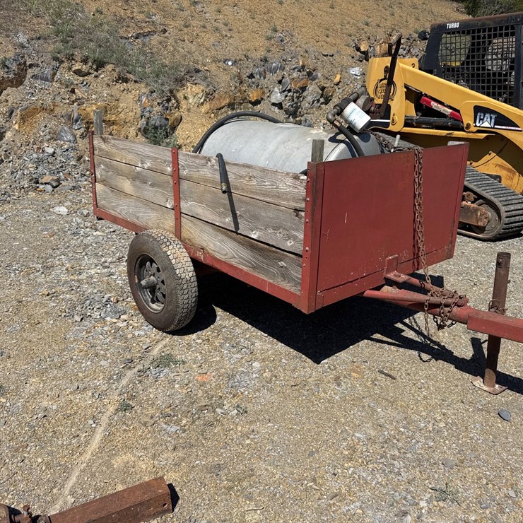 #1015 • Nice little 4x7 trailer.