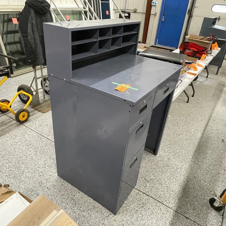 #8610 • Metal Work Bench