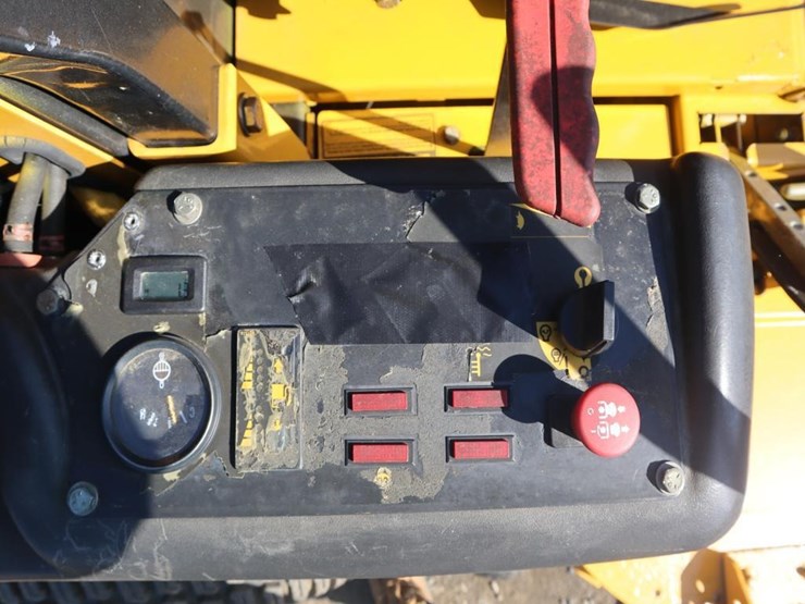 hustler-zt-zero-turn-mower-image-15