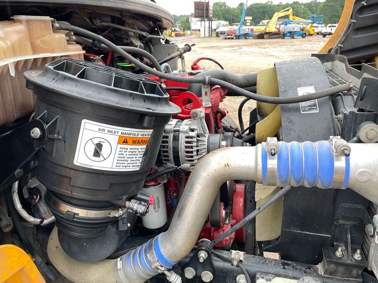 2012-freightliner-b2-image-8