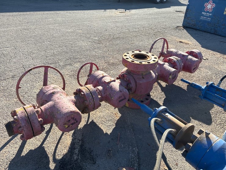 7-1/16”-x-4”-fluid-cross-w/-(4)-4”-10k-gate-valves-image-2