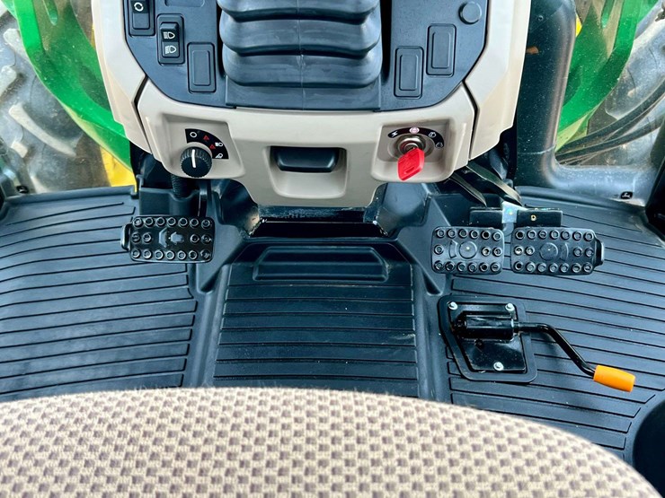 2025-john-deere-5055e-image-23