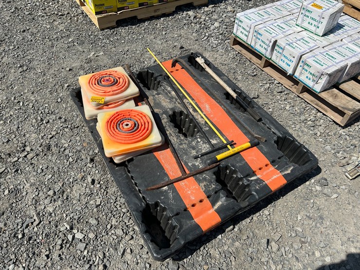 #41894-•-(4)-foldable-traffic-cones-&-water-cut-off-bars-inv#-41894-image-1