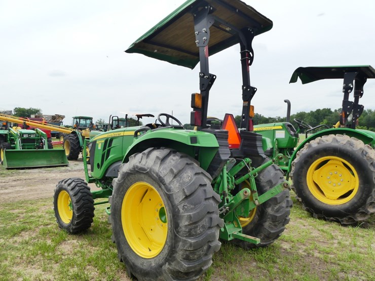 2019-john-deere-4044m-image-4