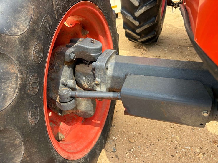 2013-kubota-m7040-image-10