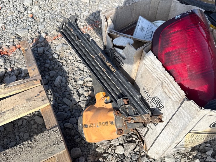 #33465-•-lot-of-tail-lights-&-(2)-air-nailers-inv#-33465-image-4