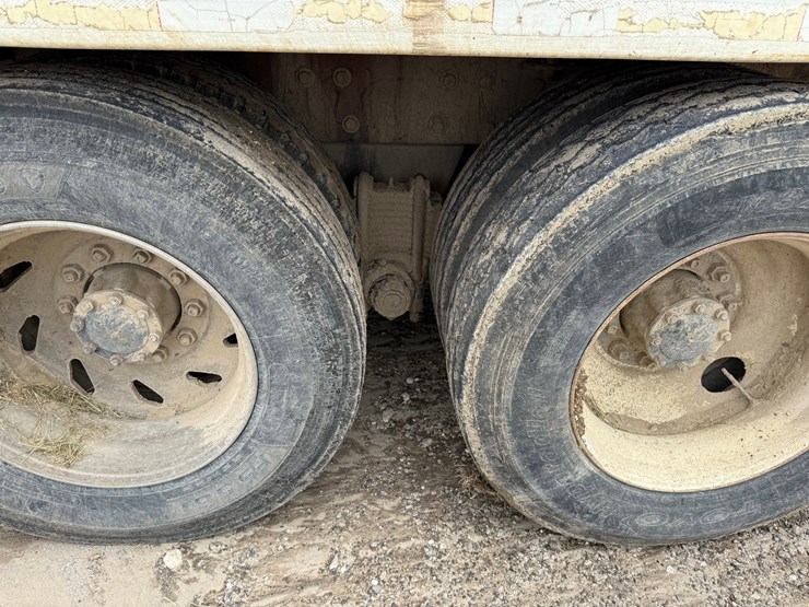 1993-mack-rd690s-image-24