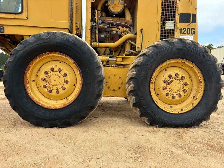 caterpillar-120-image-9