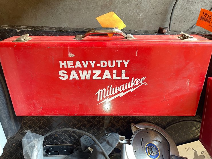 #1837-•-milwaukee-heavy-duty-sawzall-image-1